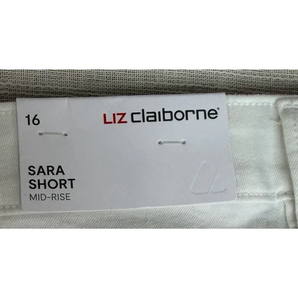 NWT Liz Claiborne Sara Short Mid Rise Bermuda Shorts Sz 16 White Slimming Flex - Picture 3 of 9